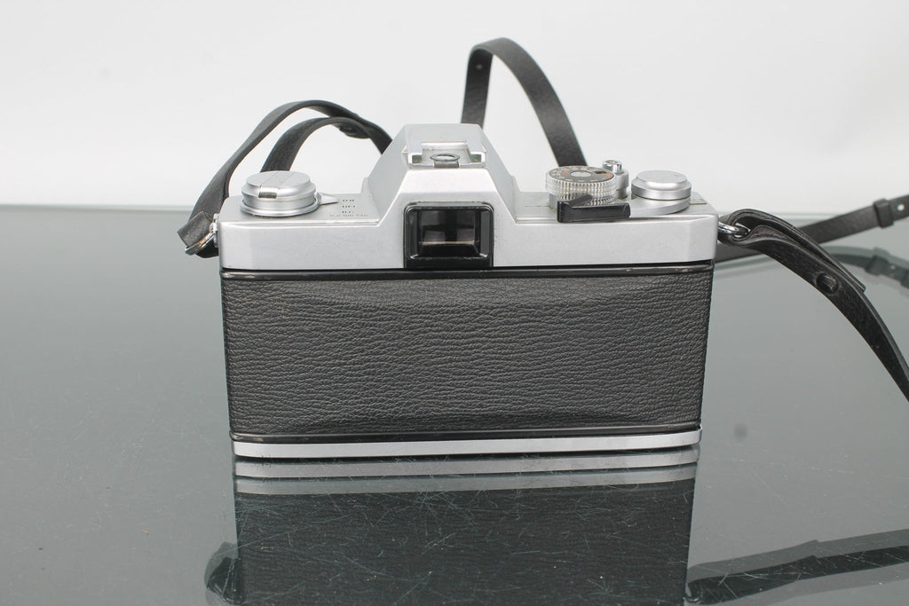 Olympus FTL + Olympus 1:1.8 f=50mm - Dutch|Thrift