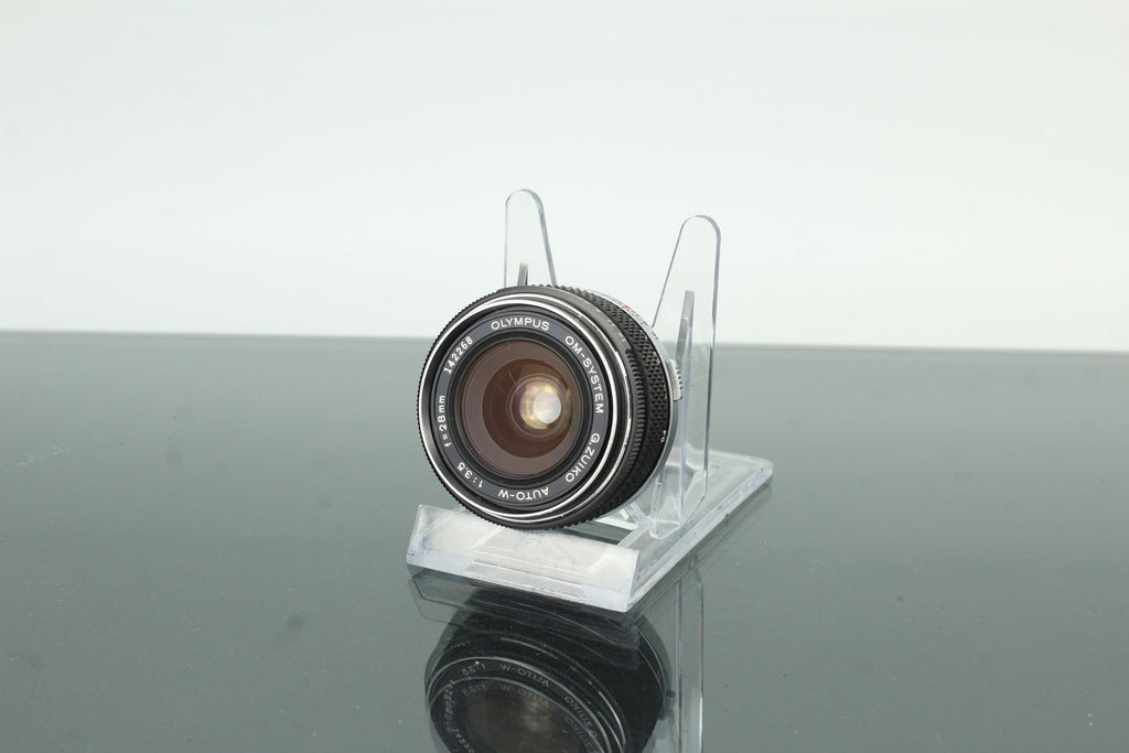 Olympus G.Zuiko Auto - W 28mm f/3.5 - Dutch|Thrift