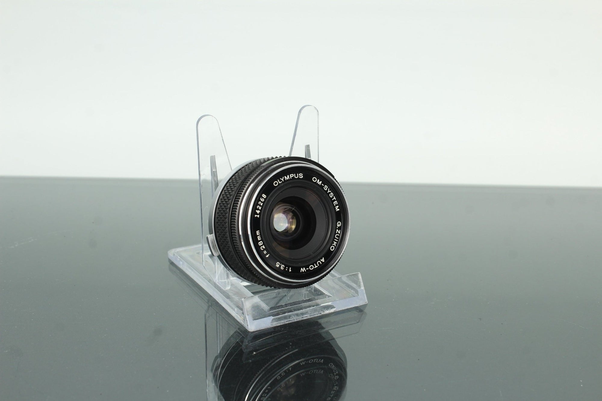 Olympus G.Zuiko Auto - W 28mm f/3.5 - Dutch|Thrift