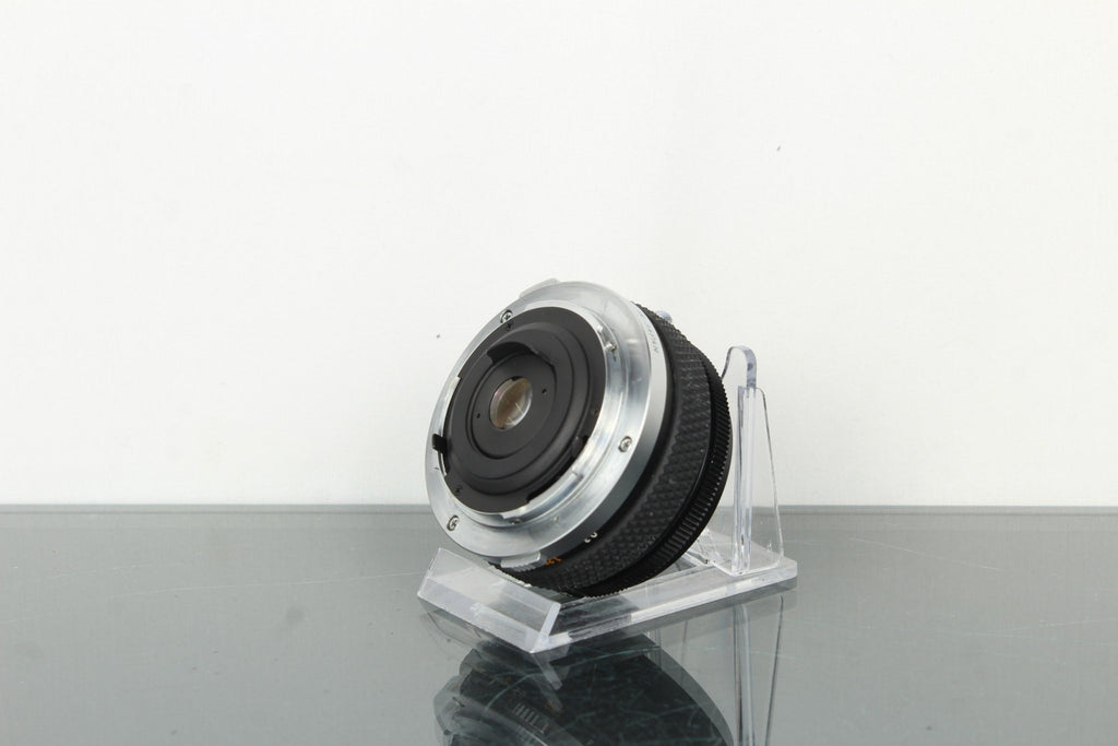 Olympus G.Zuiko Auto - W 28mm f/3.5 - Dutch|Thrift