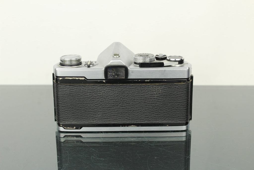 Olympus OM - 1 + 50mm 1.8 Olympus lens - Dutch|Thrift