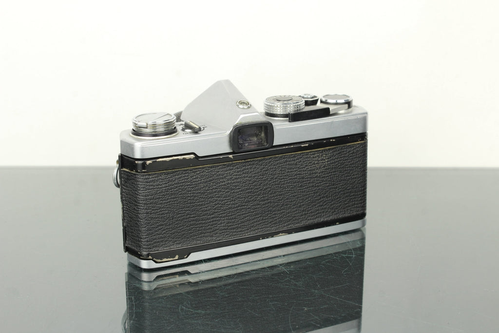 Olympus OM - 1 + 50mm 1.8 Olympus lens - Dutch|Thrift