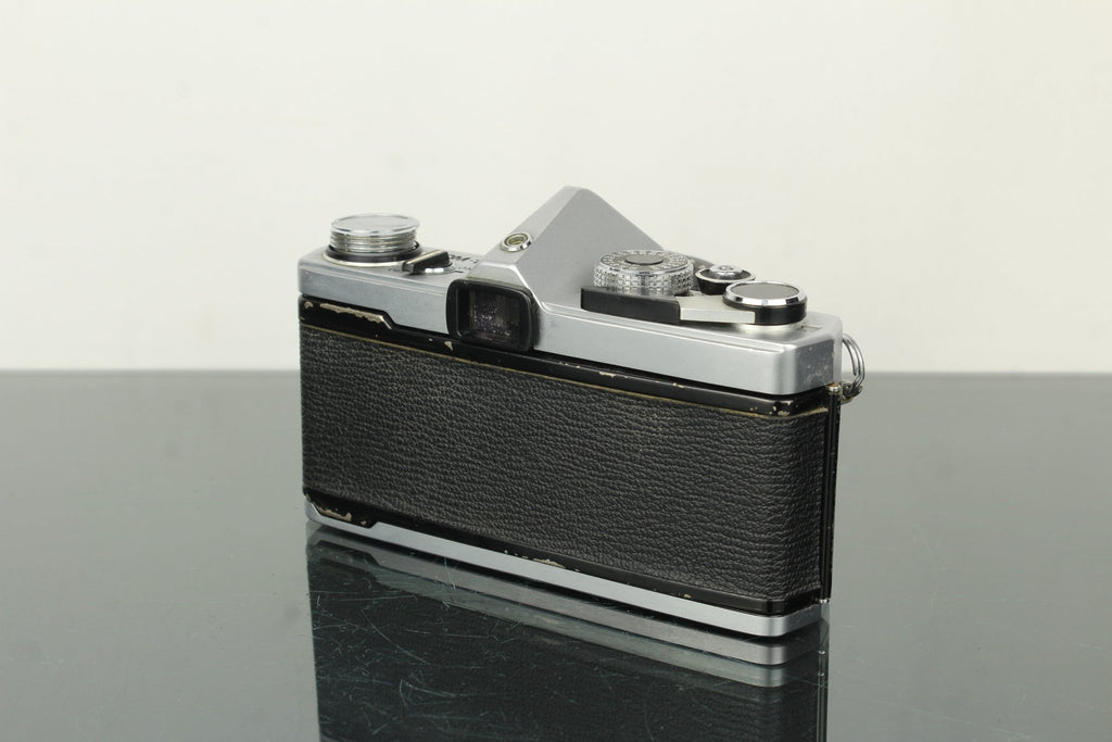 Olympus OM - 1 + 50mm 1.8 Olympus lens - Dutch|Thrift