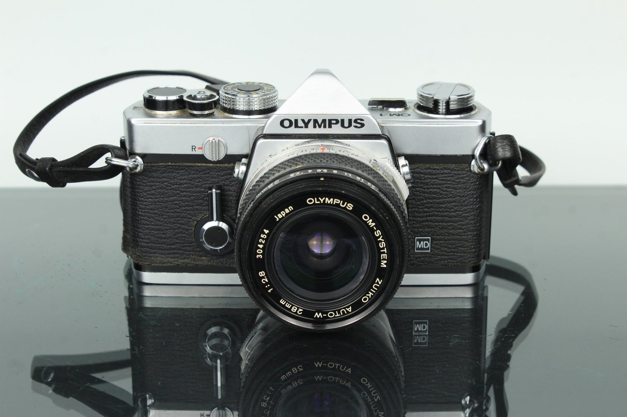 Olympus OM - 1 + Auto W 28mm 1:2.8 - Dutch|Thrift