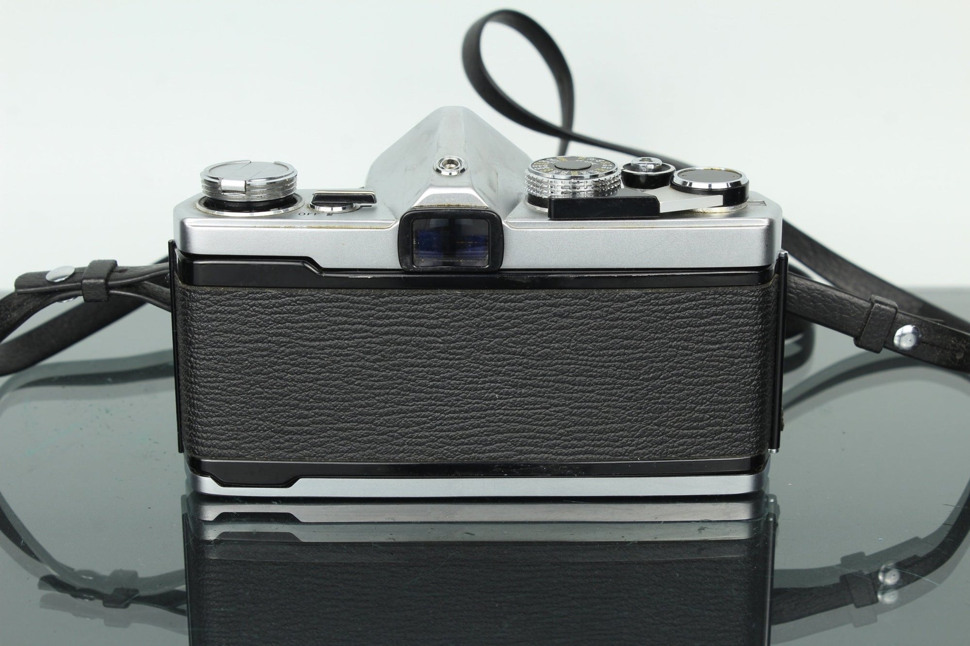 Olympus OM - 1 + Auto W 28mm 1:2.8 - Dutch|Thrift