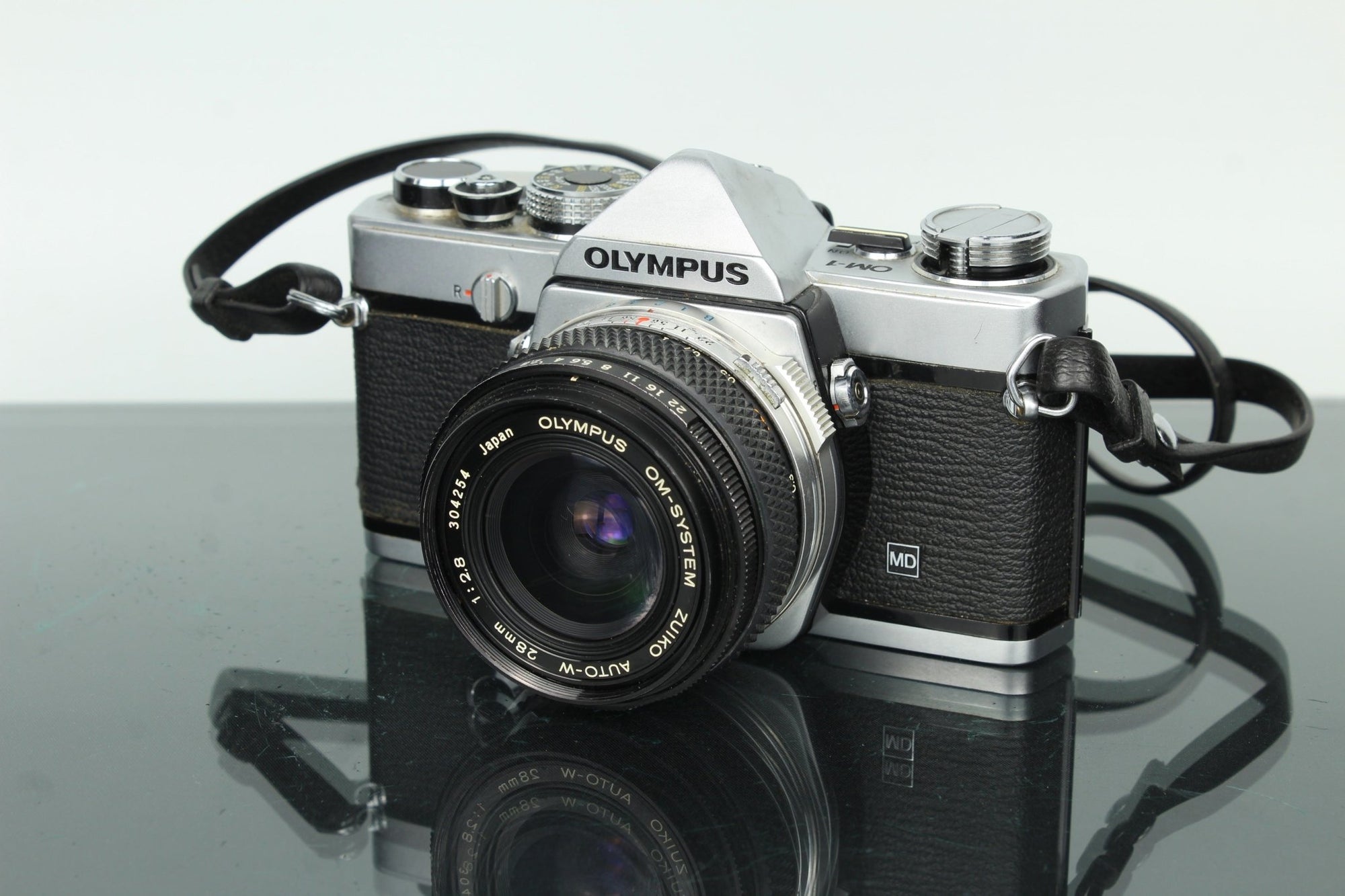 Olympus OM - 1 + Auto W 28mm 1:2.8 - Dutch|Thrift