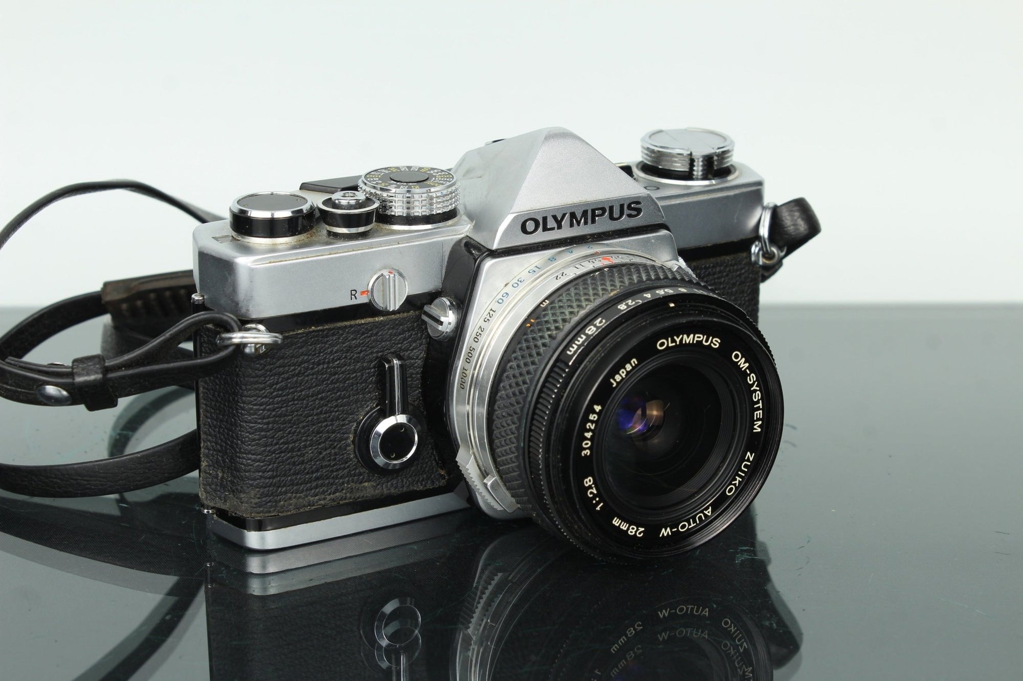 Olympus OM - 1 + Auto W 28mm 1:2.8 - Dutch|Thrift