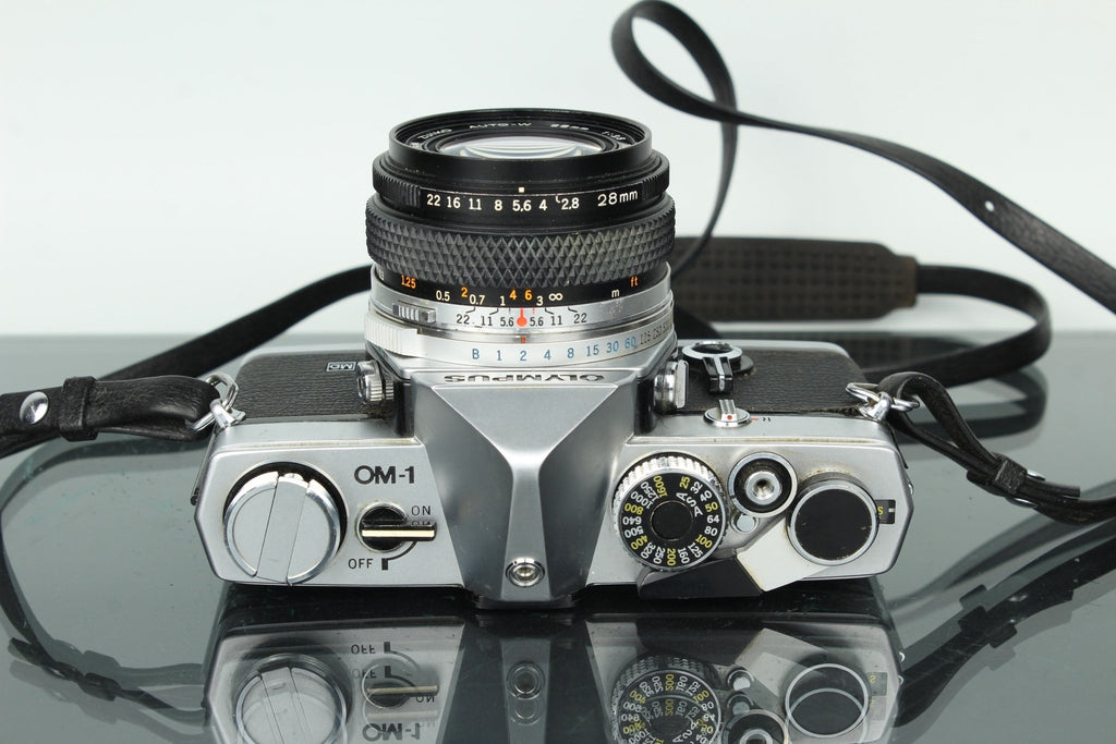 Olympus OM - 1 + Auto W 28mm 1:2.8 - Dutch|Thrift