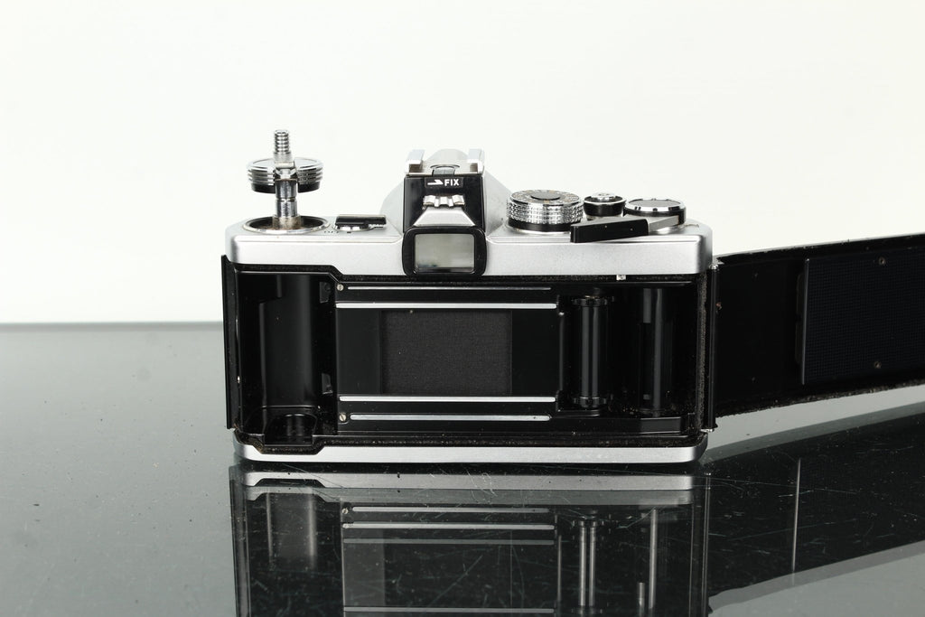 Olympus OM - 1 + Olympus Auto - S 50mm f/1.8 - Dutch|Thrift