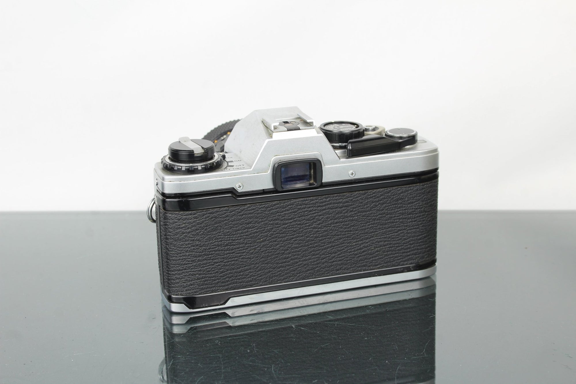 Olympus OM 10 + 28 - 48mm 1:4 Olympus lens - Dutch|Thrift