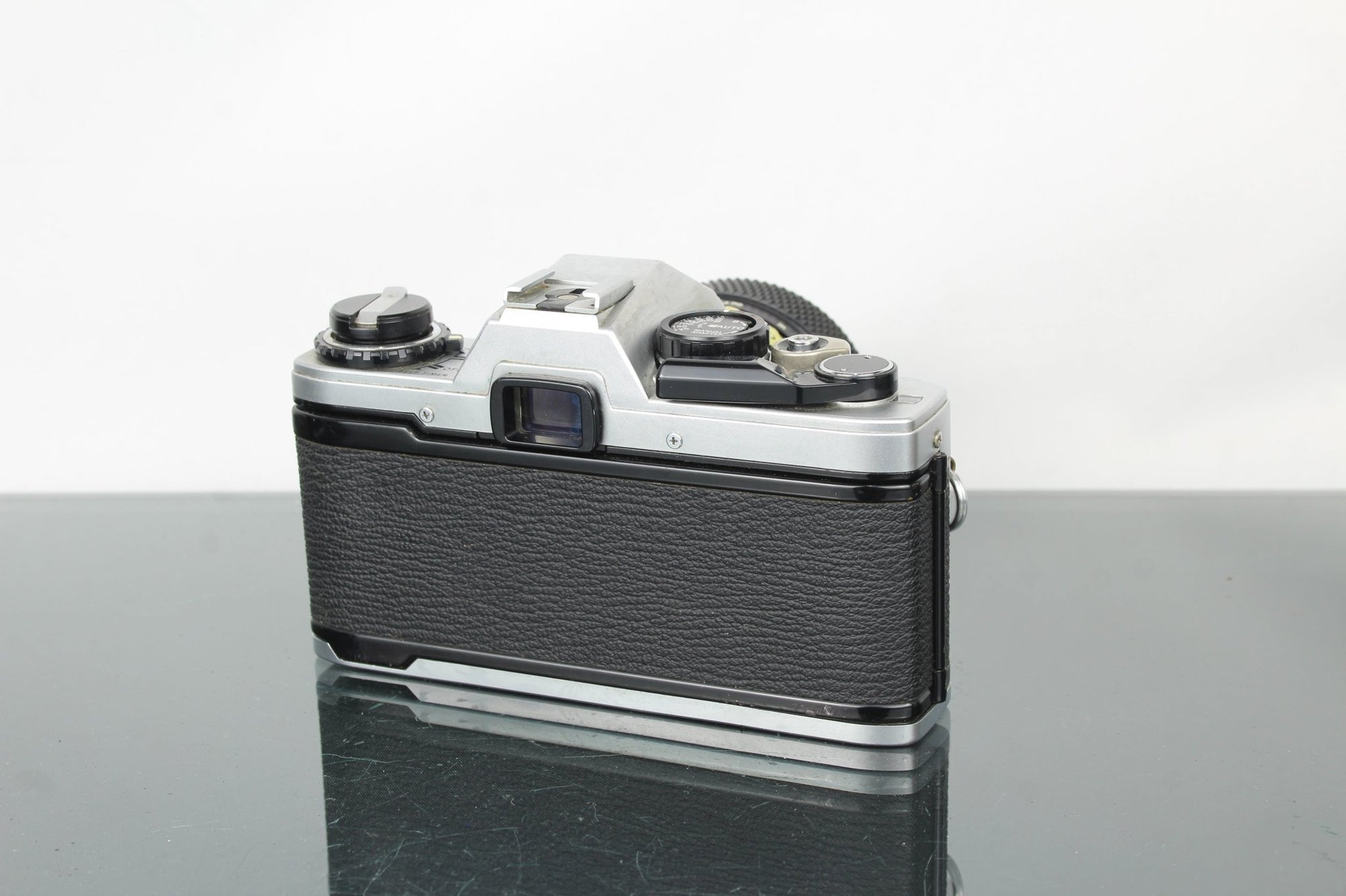 Olympus OM 10 + 28 - 48mm 1:4 Olympus lens - Dutch|Thrift