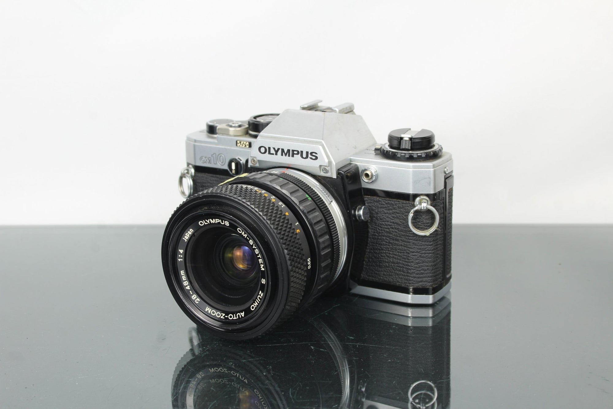 Olympus OM 10 + 28 - 48mm 1:4 Olympus lens - Dutch|Thrift