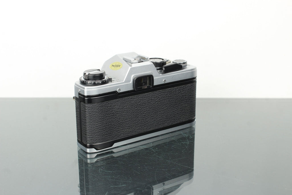 Olympus OM - 10 - Dutch|Thrift