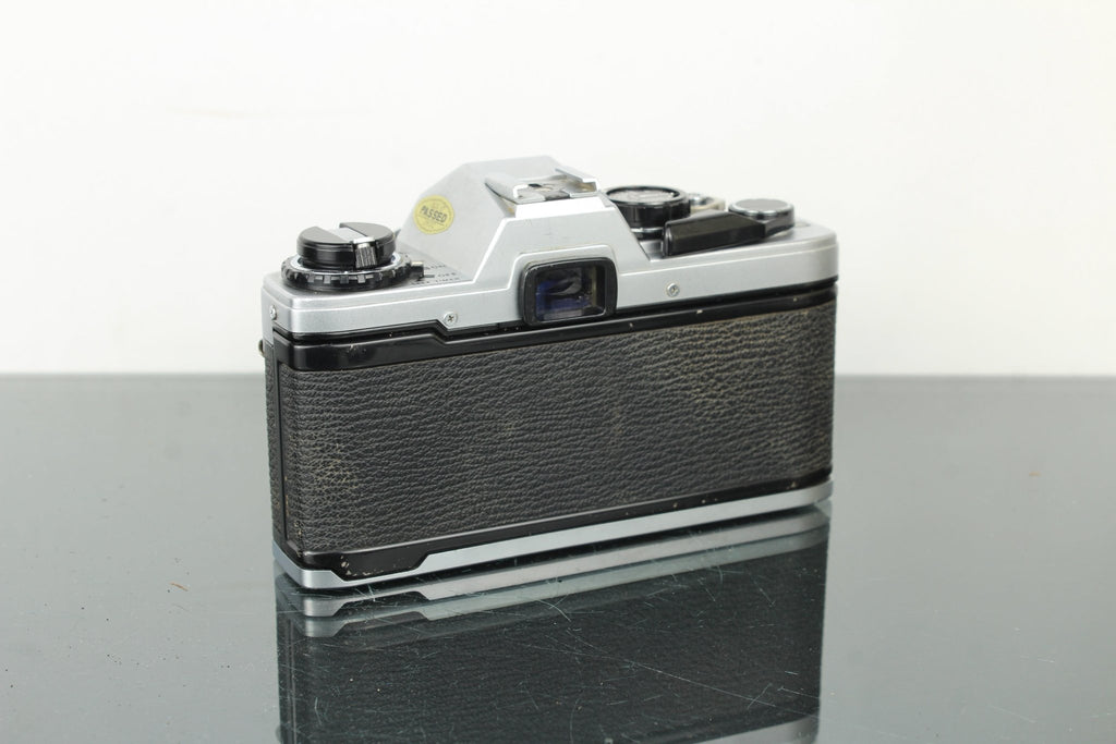 Olympus OM 10 + 50mm 1.8 Olympus lens - Dutch|Thrift