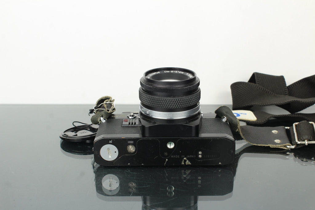 Olympus OM - 10 + 50mm 1.8 Olympus lens - Dutch|Thrift