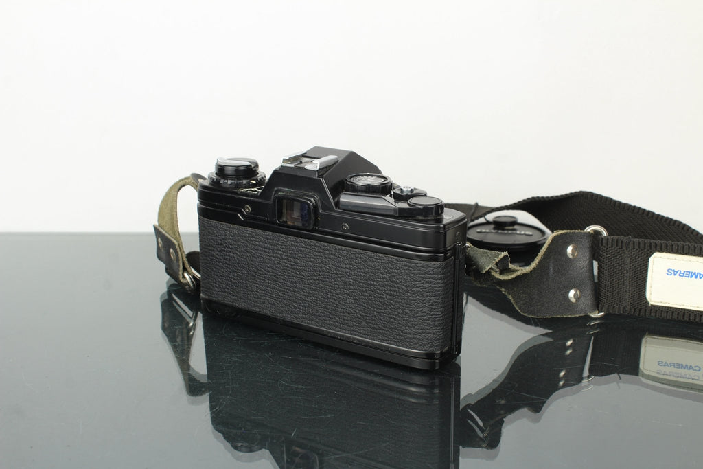 Olympus OM - 10 + 50mm 1.8 Olympus lens - Dutch|Thrift