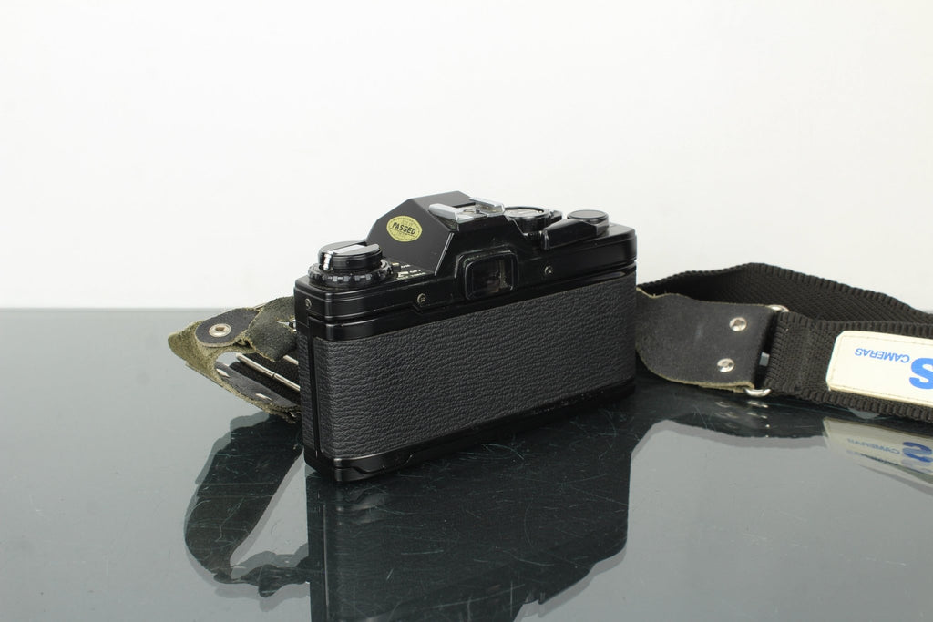 Olympus OM - 10 + 50mm 1.8 Olympus lens - Dutch|Thrift