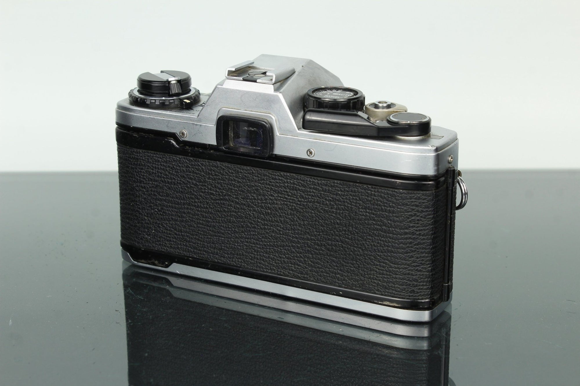 Olympus OM - 10 + Olympus Auto - S 50mm f/1.8 - Dutch|Thrift