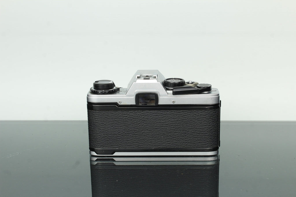 Olympus OM - 10 Zuiko 50mm f/1.8 - Dutch|Thrift