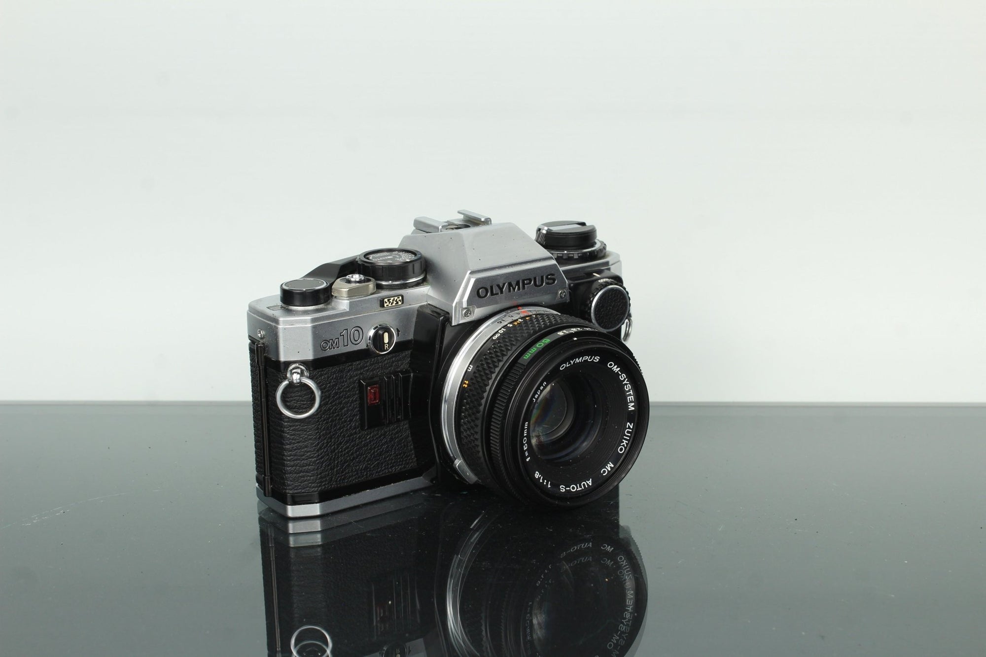 Olympus OM - 10 Zuiko 50mm f/1.8 - Dutch|Thrift