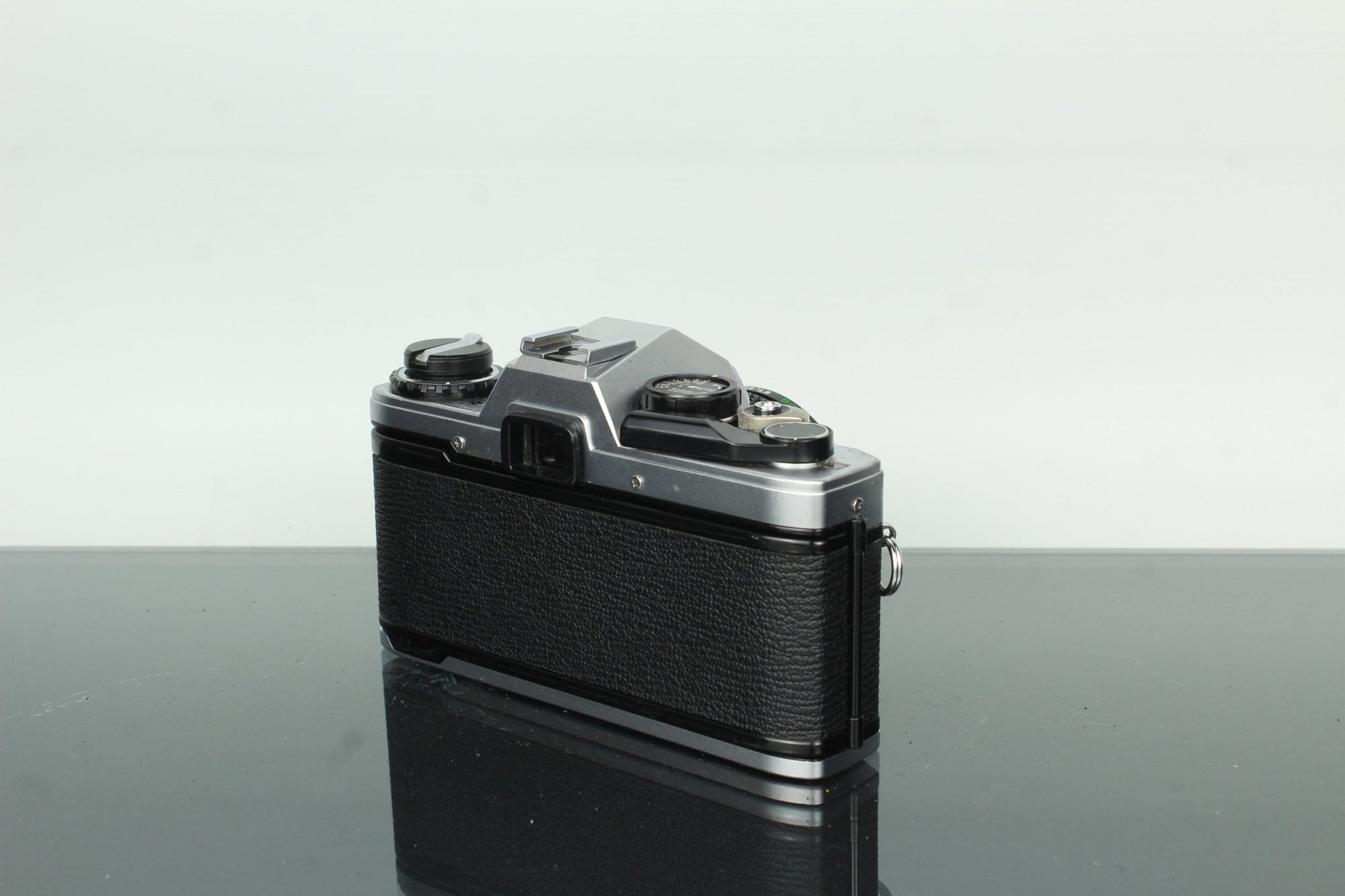 Olympus OM - 10 Zuiko 50mm f/1.8 - Dutch|Thrift