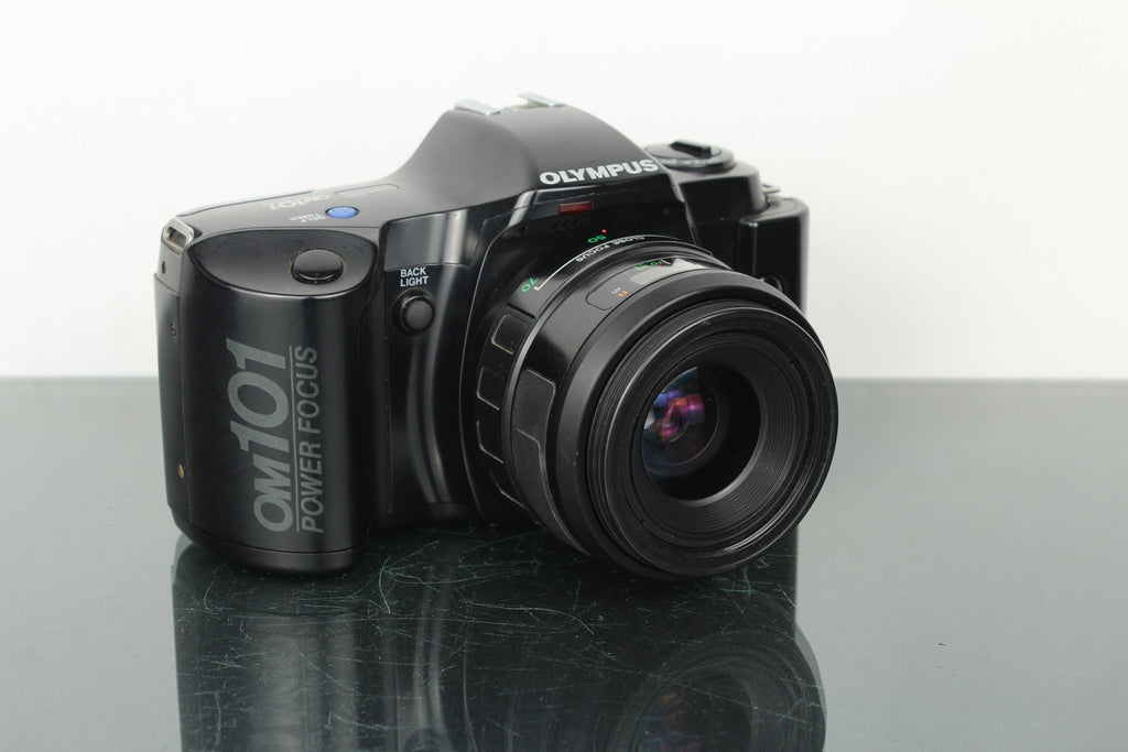 Olympus OM 101 + Olympus AF 35 - 70mm 1.5 - 4.5 lens - Dutch|Thrift