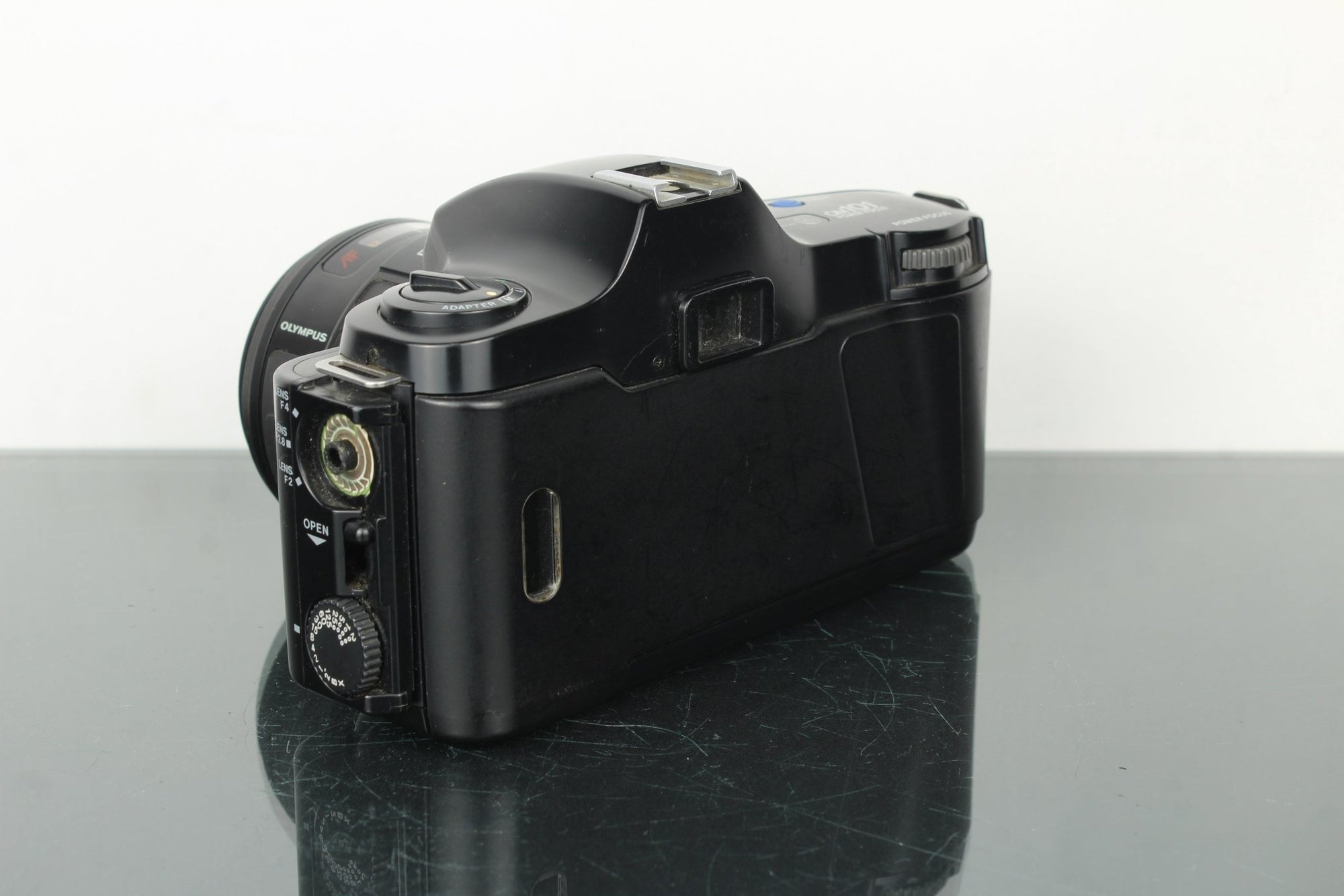 Olympus OM 101 + Olympus AF 35 - 70mm 1.5 - 4.5 lens - Dutch|Thrift