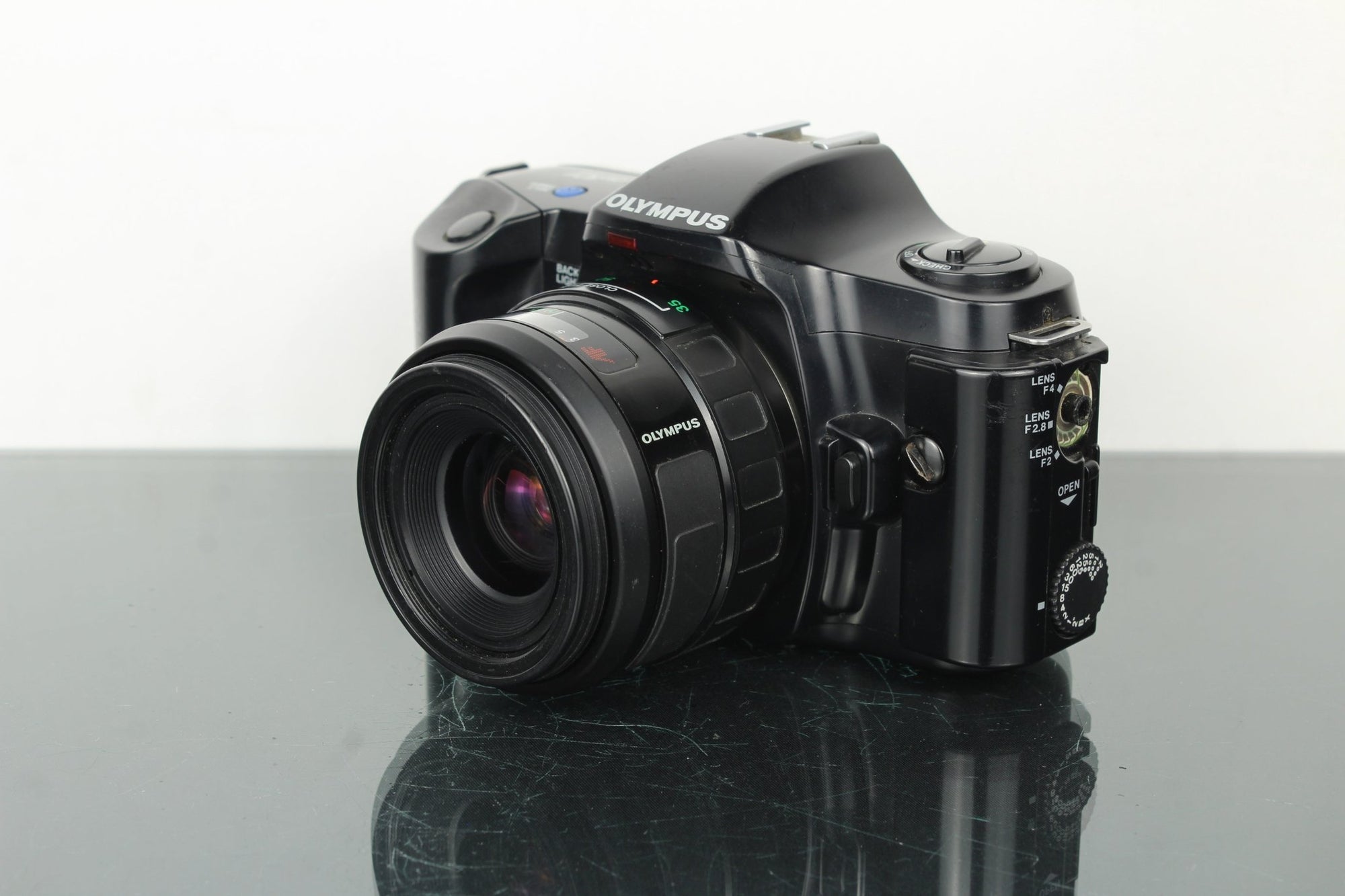 Olympus OM 101 + Olympus AF 35 - 70mm 1.5 - 4.5 lens - Dutch|Thrift