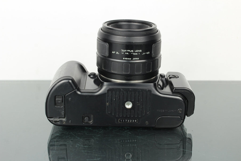 Olympus OM 101 + Olympus AF 35 - 70mm 1.5 - 4.5 lens - Dutch|Thrift