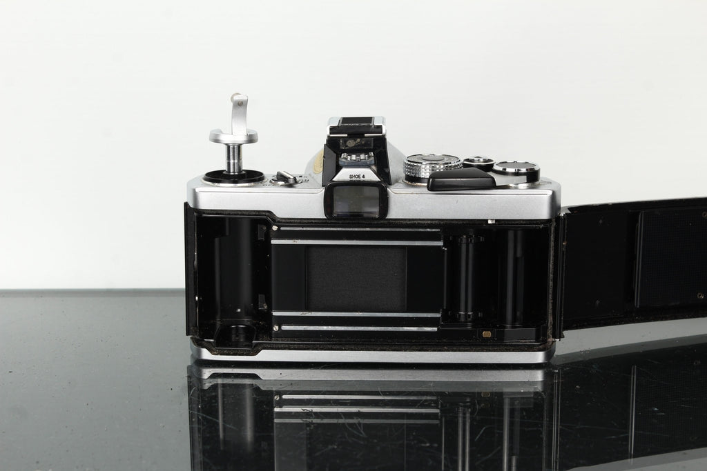 Olympus OM - 1N + Olympus OM 1:1.8 F=50mm - Dutch|Thrift