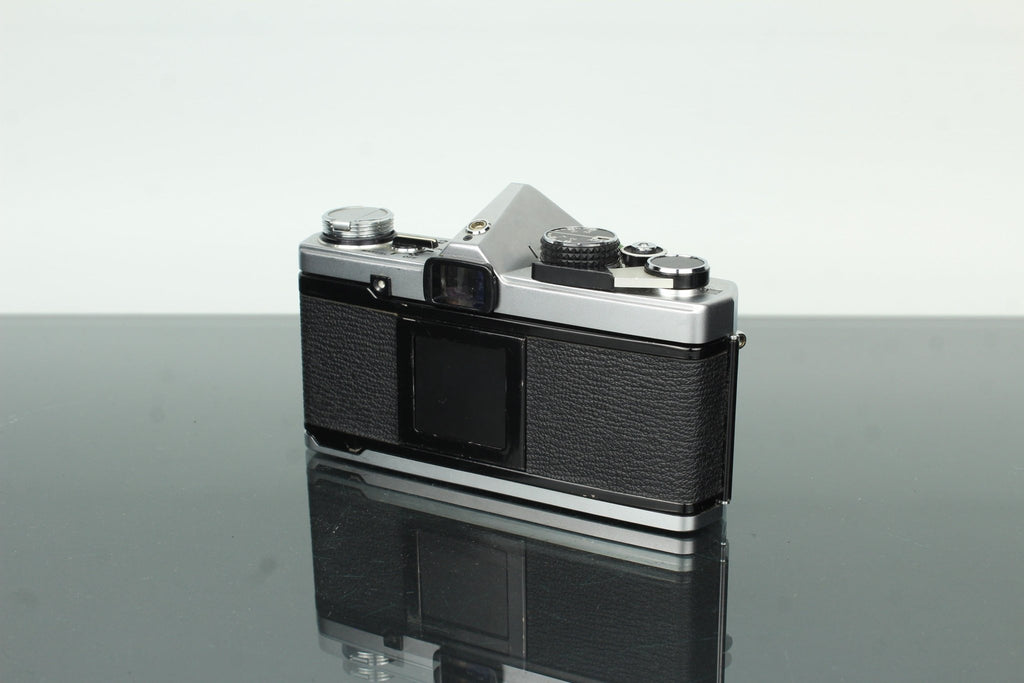 Olympus OM - 2 F.Zuiko Auto - S 50mm f/1.8 - Dutch|Thrift