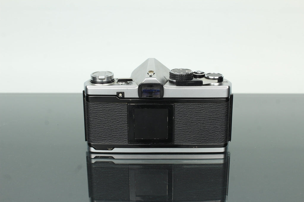 Olympus OM - 2 F.Zuiko Auto - S 50mm f/1.8 - Dutch|Thrift