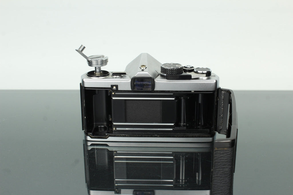 Olympus OM - 2 F.Zuiko Auto - S 50mm f/1.8 - Dutch|Thrift