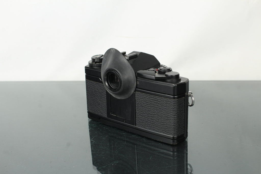 Olympus OM - 4 + 50mm 1.8 Olympus Zuiko lens (OM mount) - Dutch|Thrift