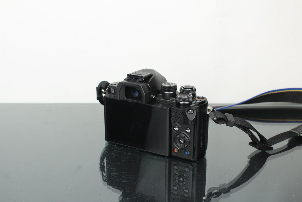 Olympus OM - D E - M10 II - Dutch|Thrift