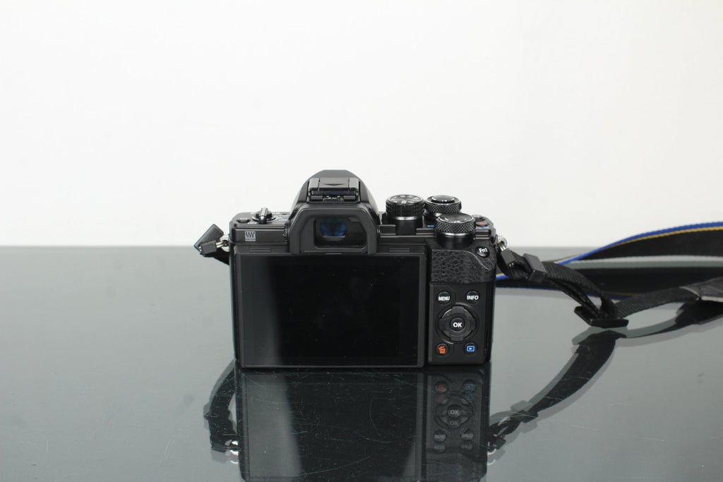 Olympus OM - D E - M10 II - Dutch|Thrift