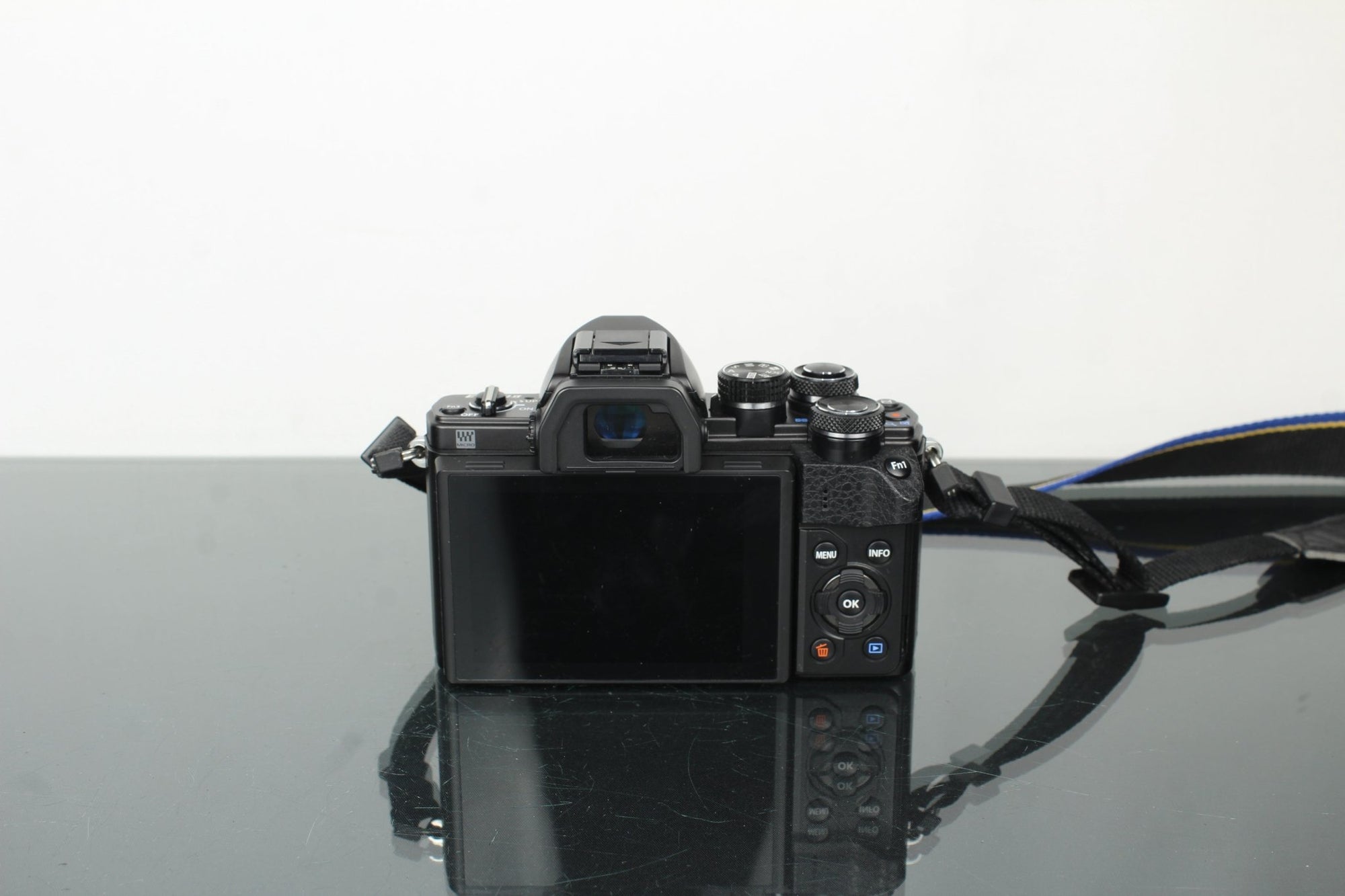 Olympus OM - D E - M10 II - Dutch|Thrift