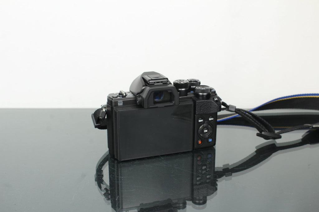 Olympus OM - D E - M10 II - Dutch|Thrift