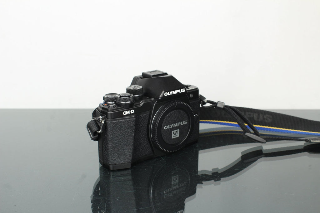 Olympus OM - D E - M10 II - Dutch|Thrift