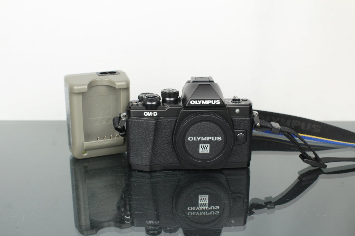 Olympus OM - D E - M10 II - Dutch|Thrift