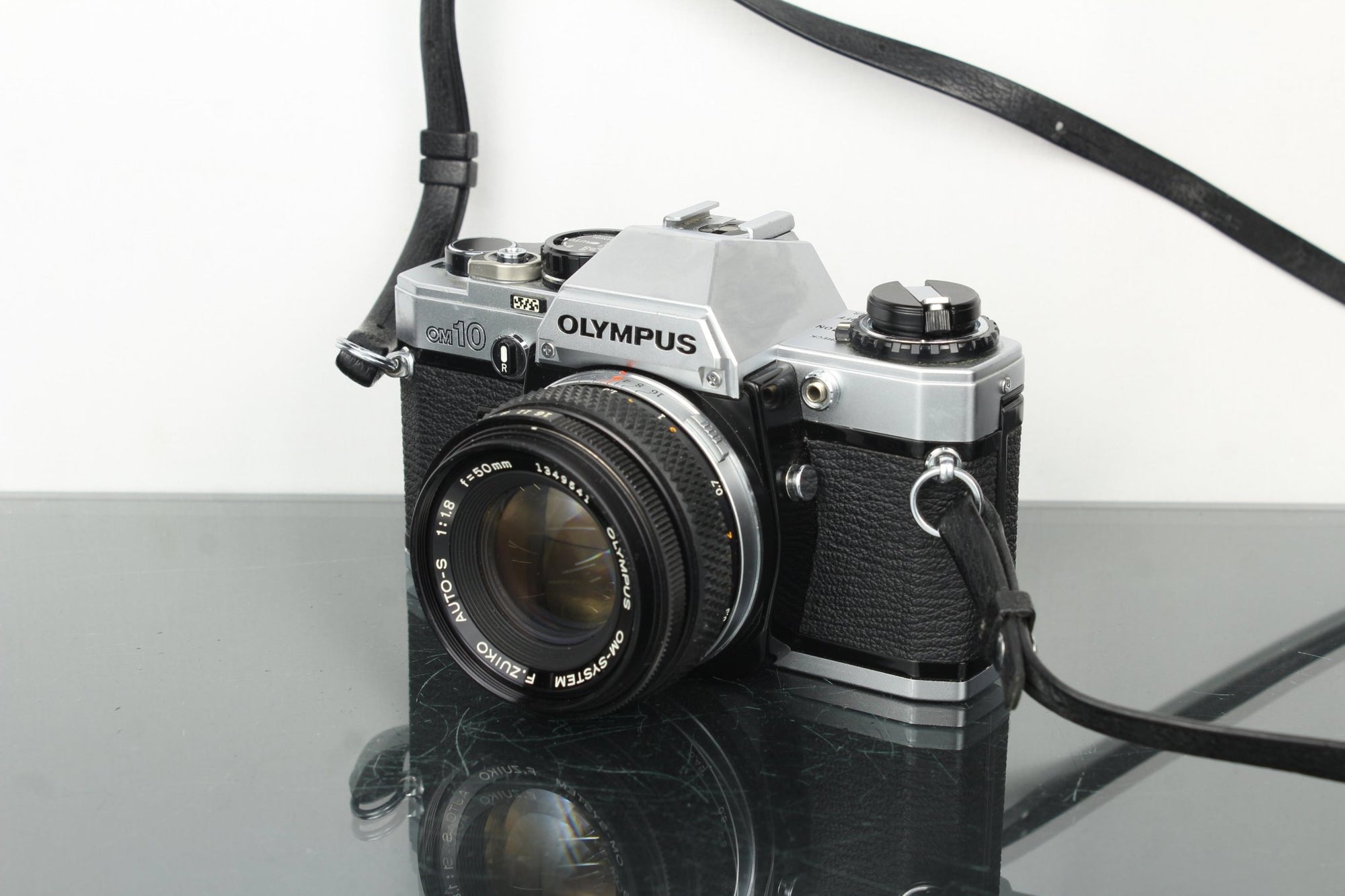 Olympus OM10 + 50mm 1.8 Olympus OM lens - Dutch|Thrift