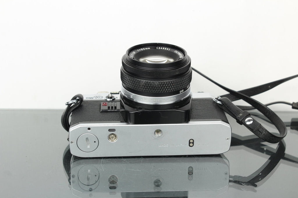 Olympus OM10 + 50mm 1.8 Olympus OM lens - Dutch|Thrift