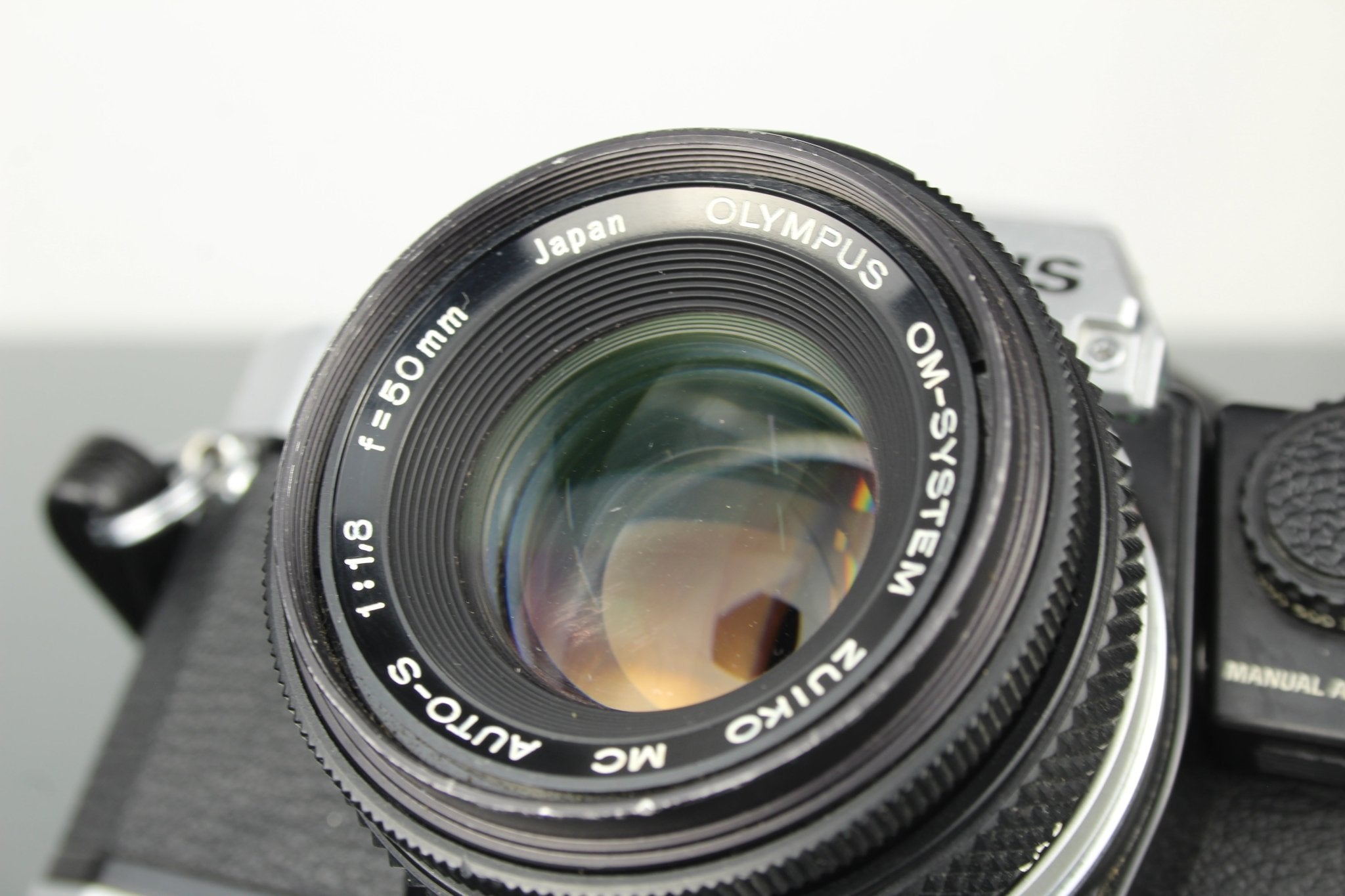 オリンパスOM10 ・OMSYSTEM 1:1.8 f=50mm Olympus OM-10 Chrome Manual Camera + Olympus 50mm f/1.8 OM Lens