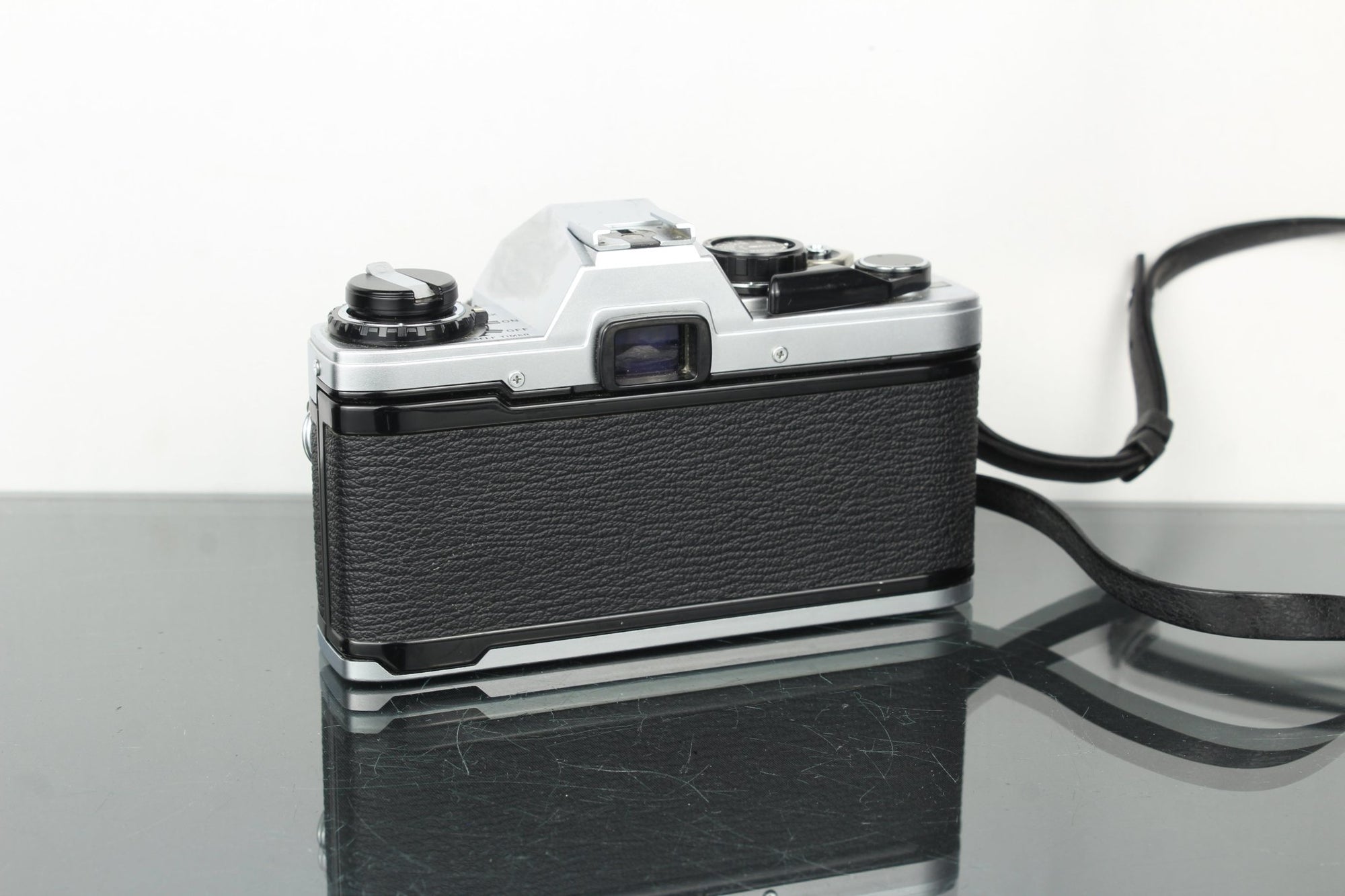 Olympus OM10 + 50mm 1.8 Olympus OM lens - Dutch|Thrift