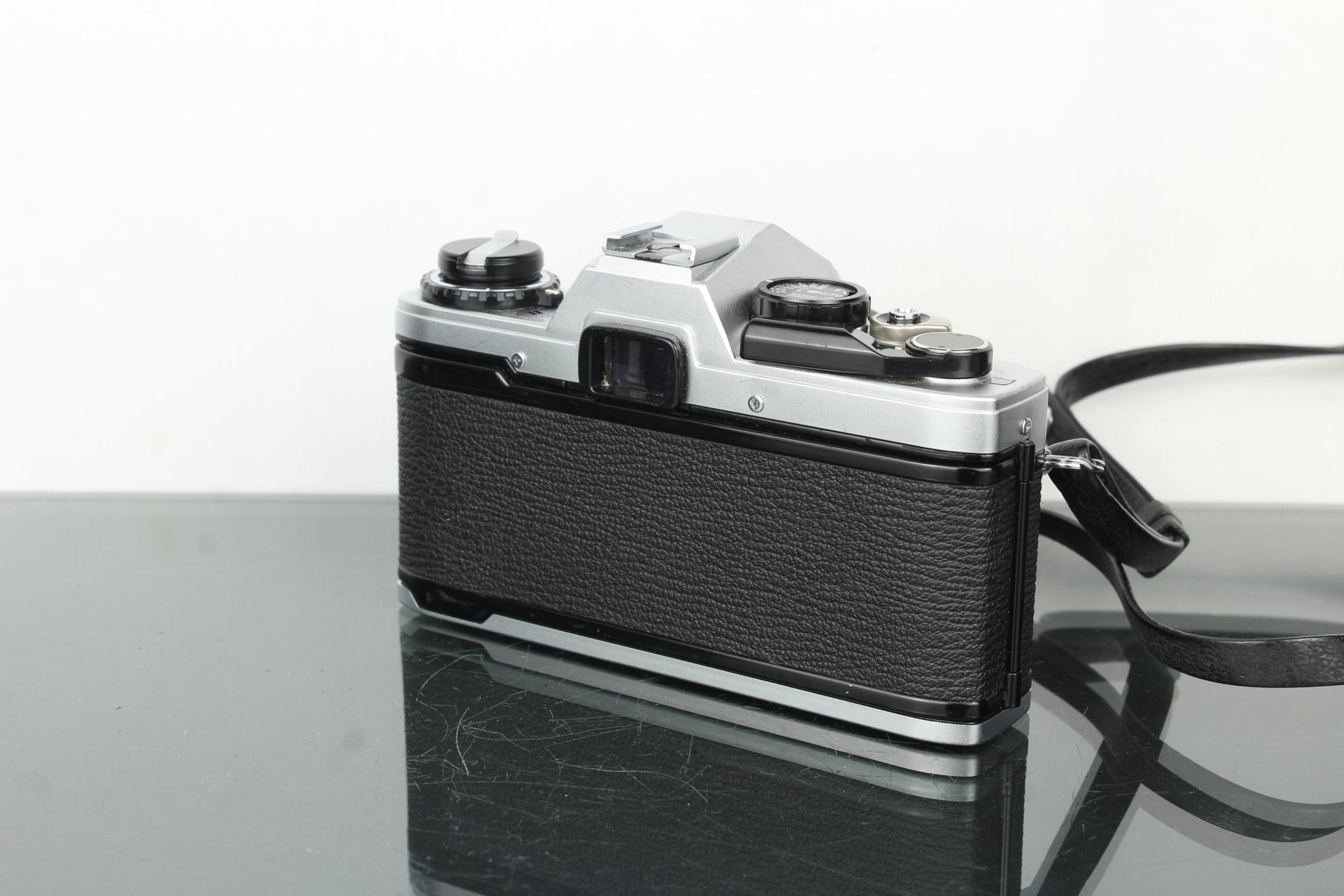 Olympus OM10 + 50mm 1.8 Olympus OM lens - Dutch|Thrift