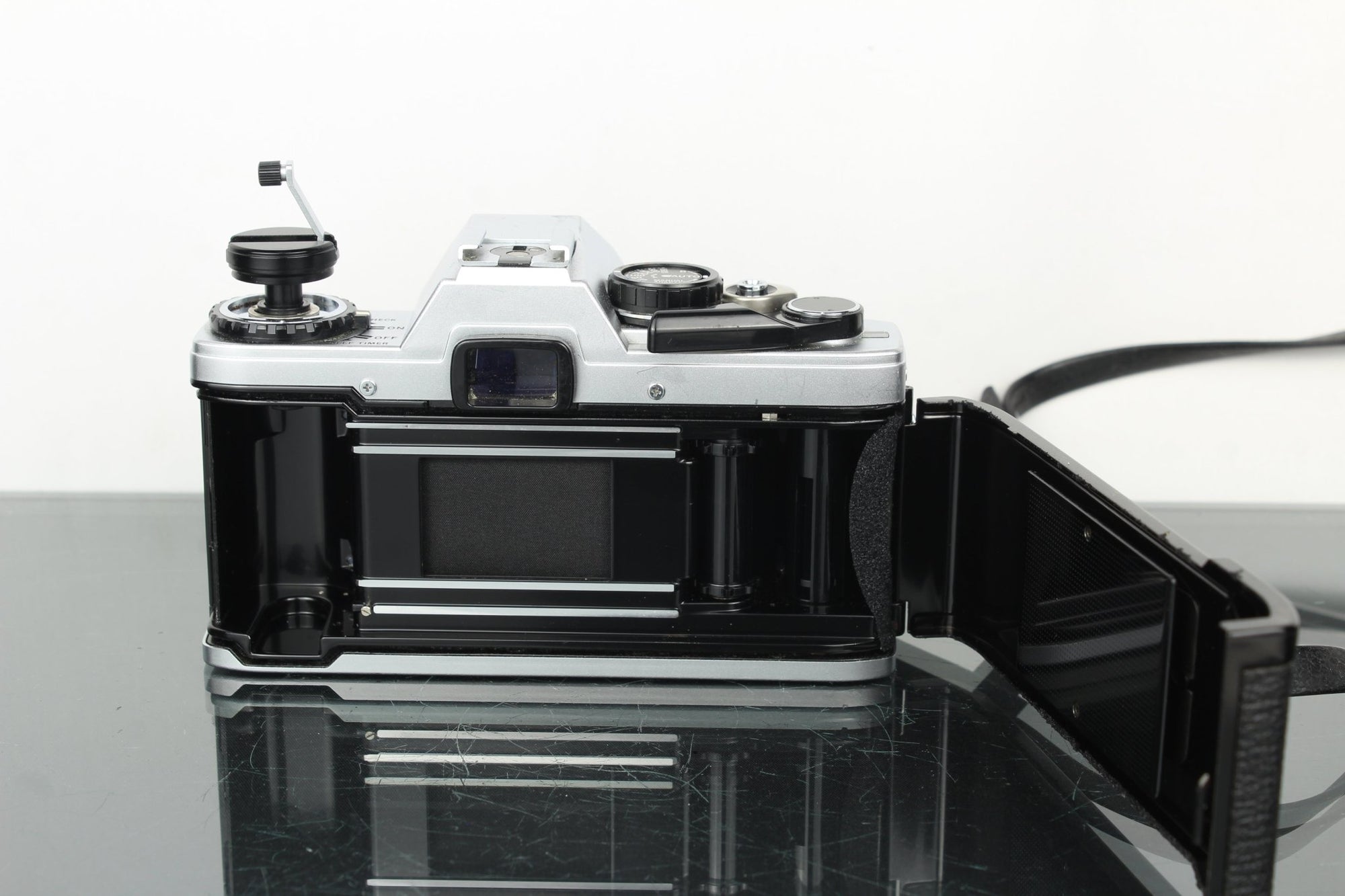 Olympus OM10 + 50mm 1.8 Olympus OM lens - Dutch|Thrift