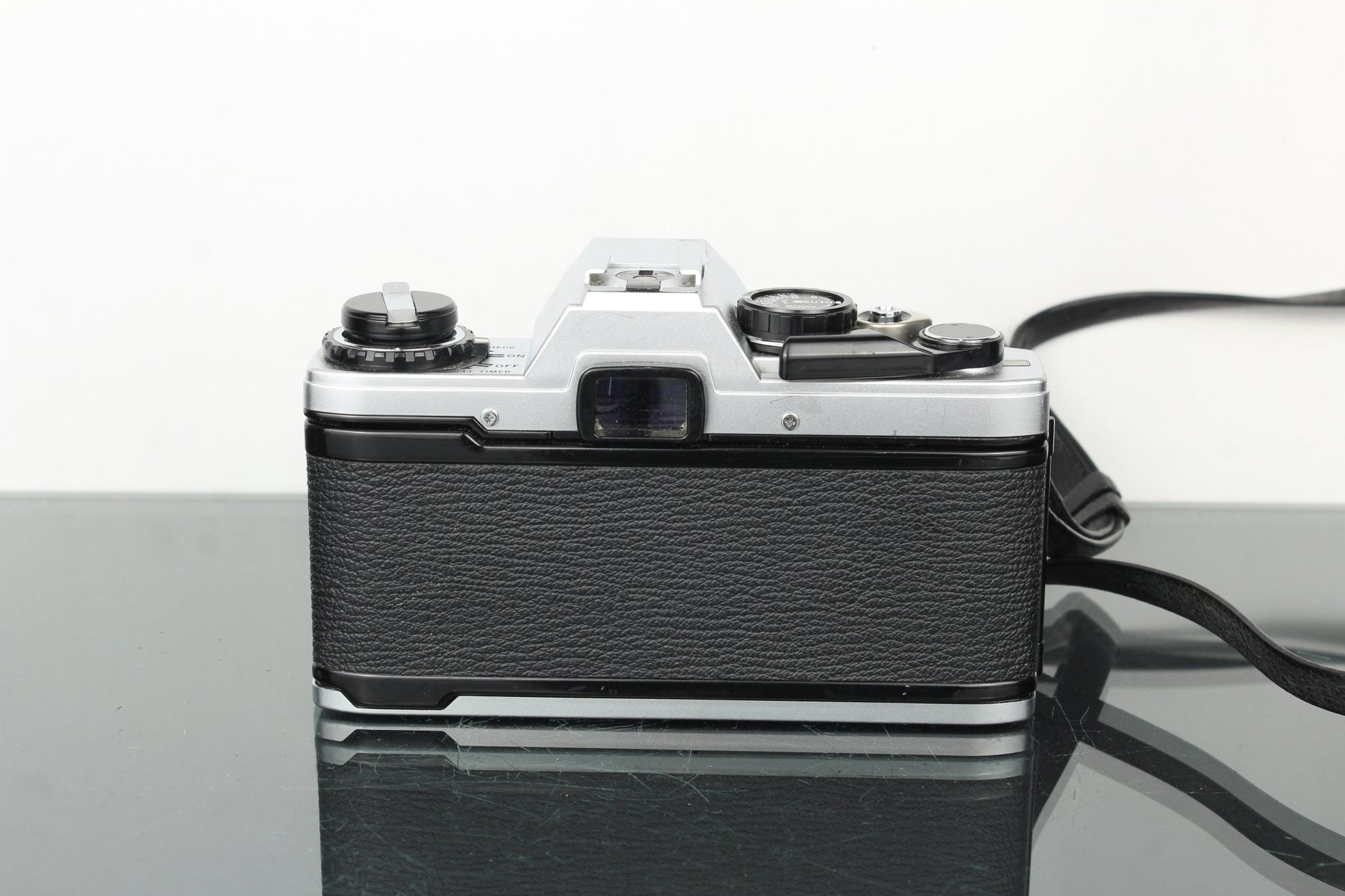 Olympus OM10 + 50mm 1.8 Olympus OM lens - Dutch|Thrift