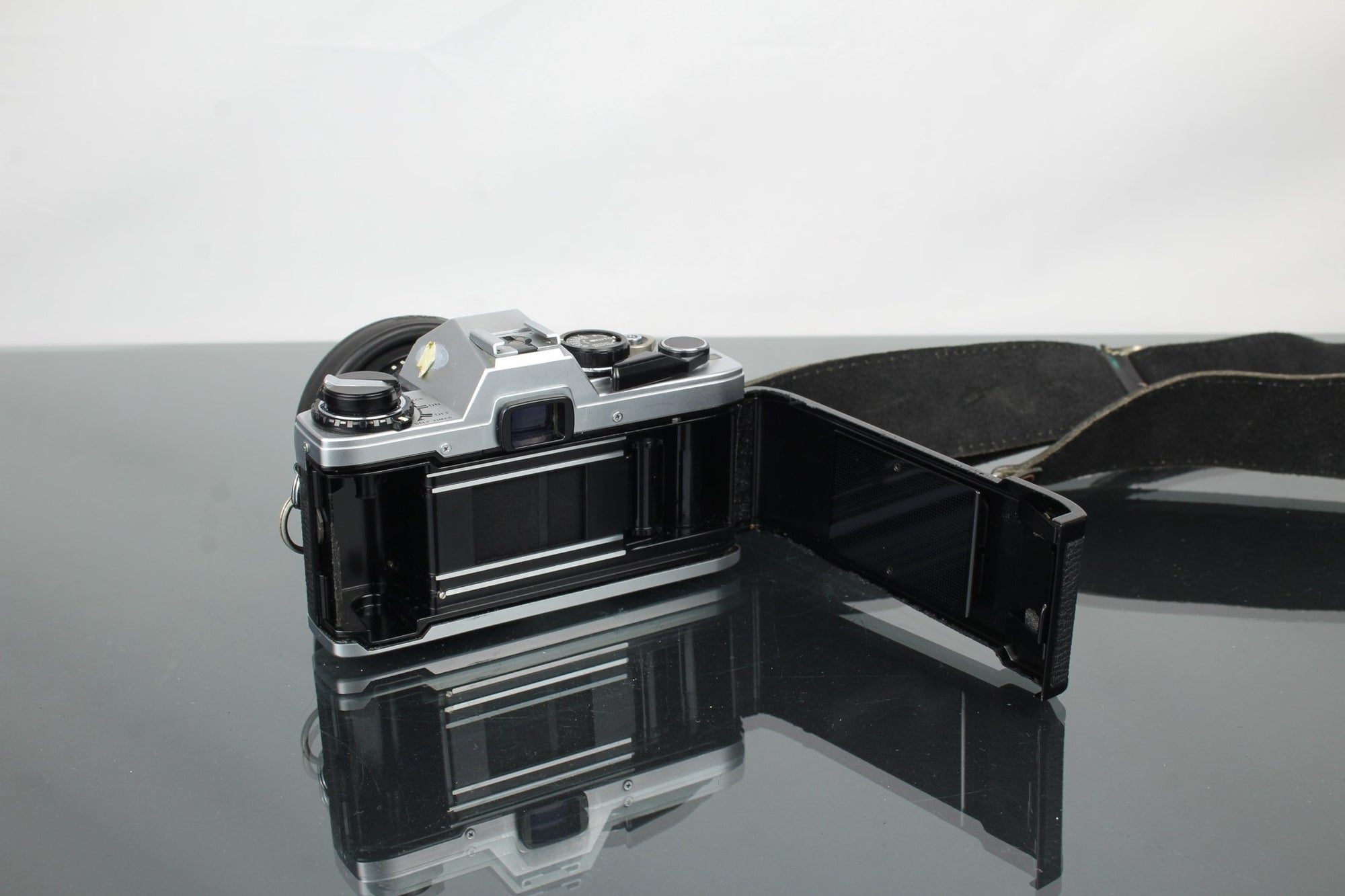 Olympus OM10 + 50mm 1.8 Olympus OM - mount lens - Dutch|Thrift