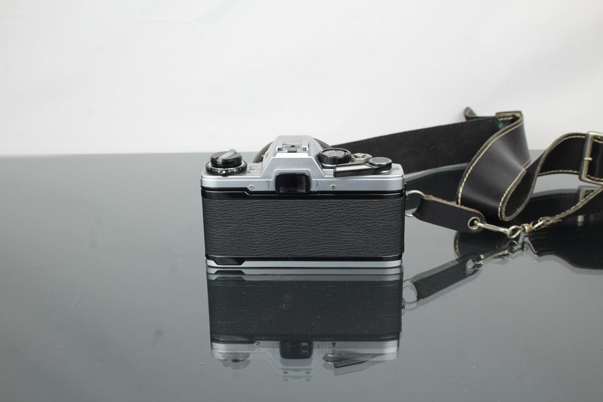 Olympus OM10 + 50mm 1.8 Olympus OM - mount lens - Dutch|Thrift