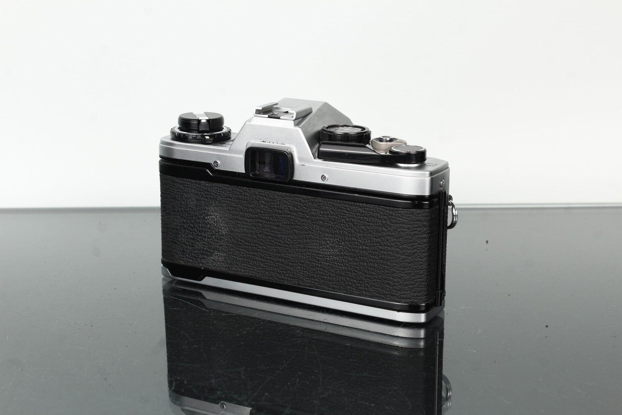 Olympus OM10 + Auto - S 50mm f/1.8 - Dutch|Thrift